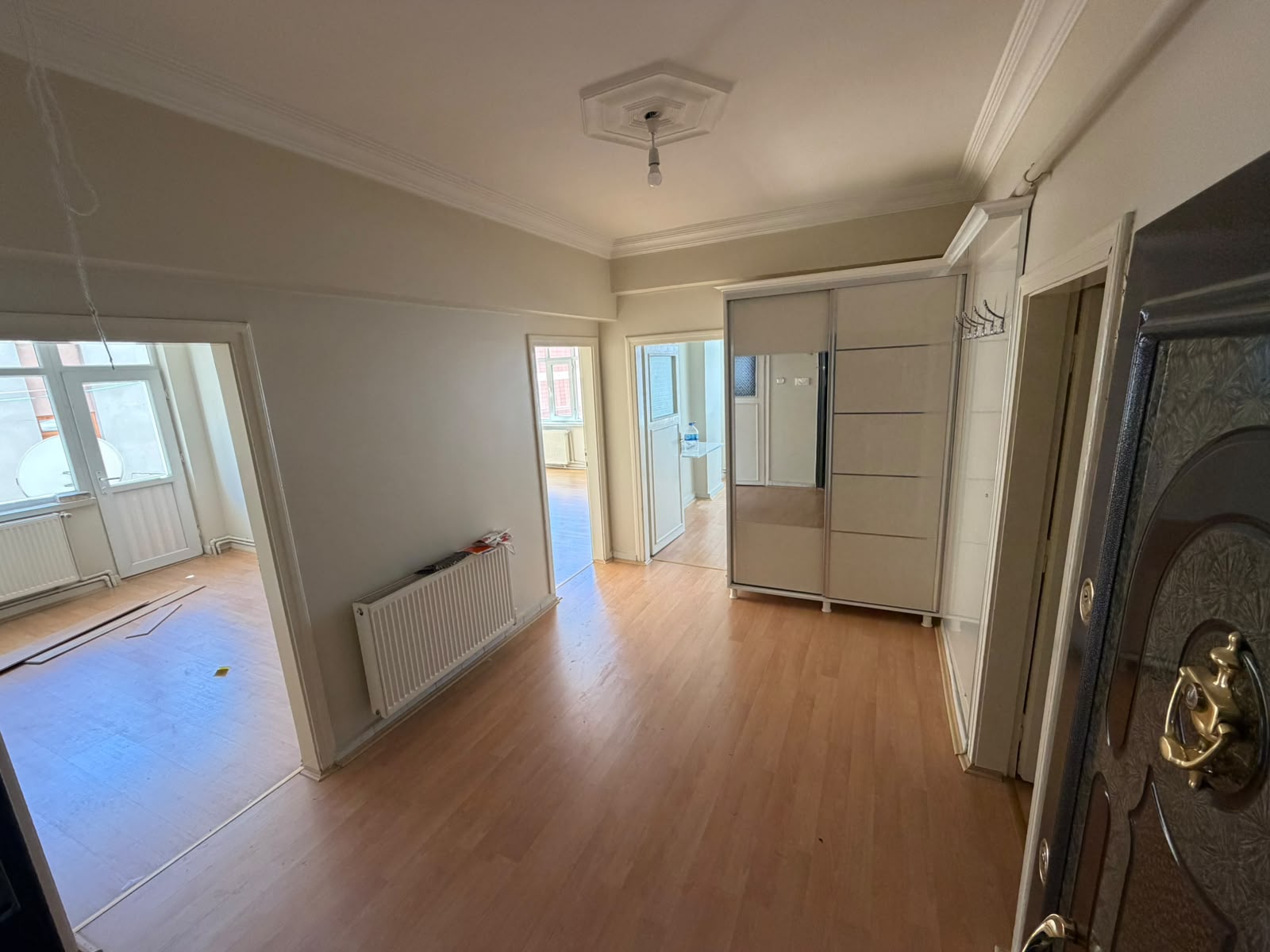 3+1 İÇİ YAPILI ÇARŞININ MERKEZİNDE KİRALIK DAİRE 