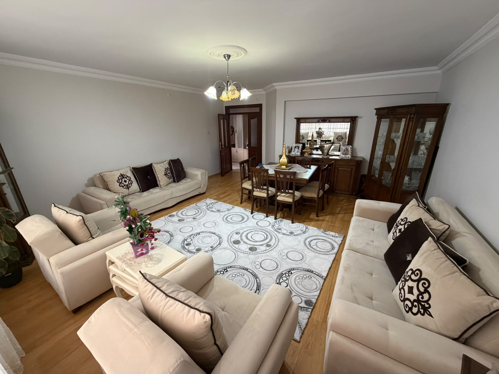 RÜSTEMPAŞADA 4+1 SATILIK EV